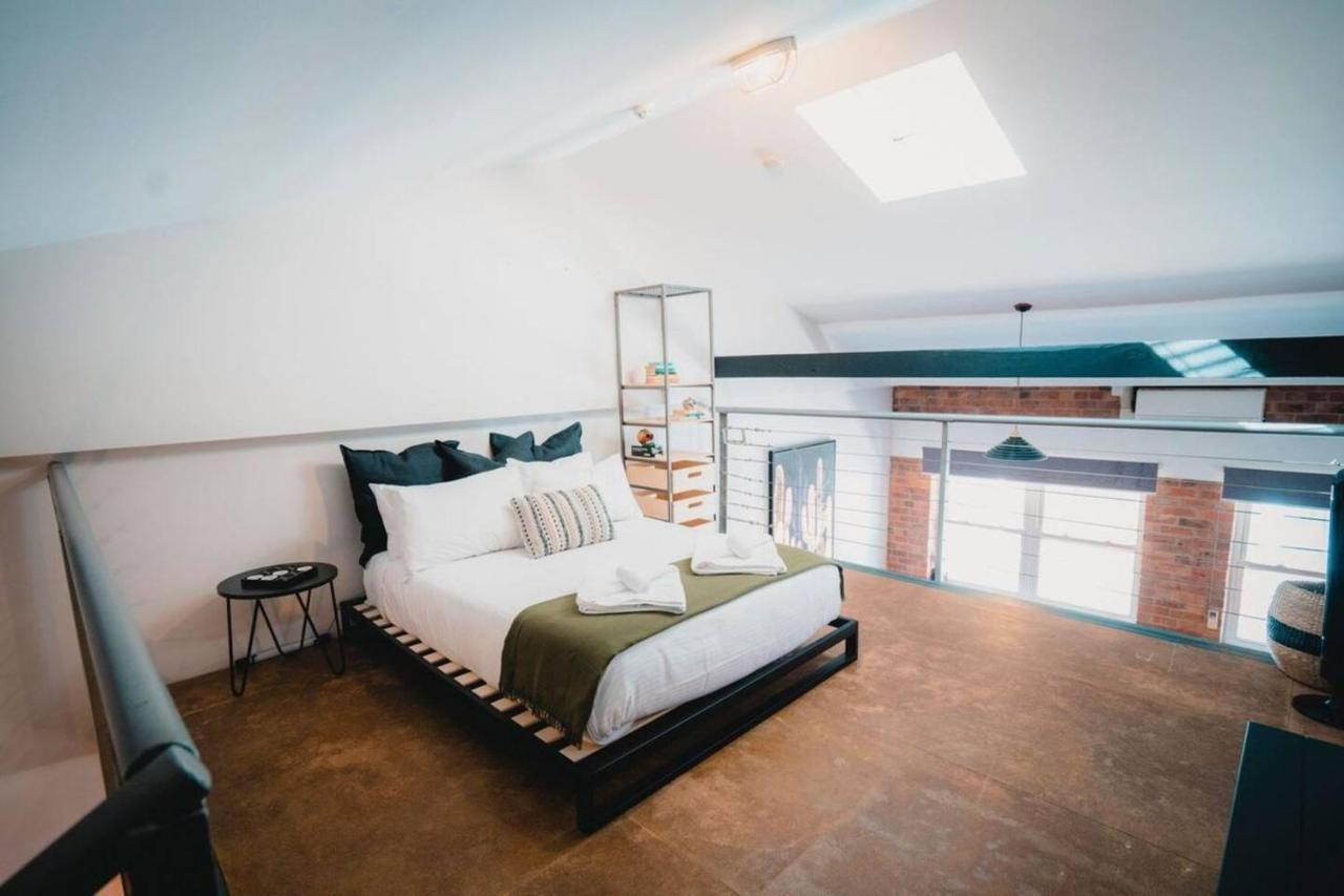 Trendy Industrial-style Loft In Fortitude Valley Apartment *